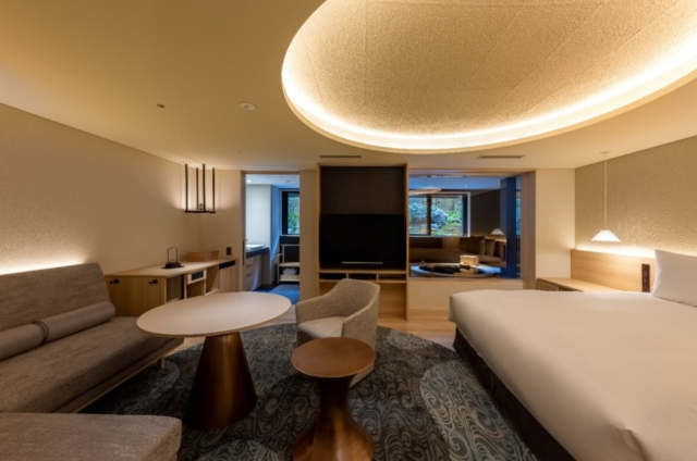 客室はすべて温泉付き!香り豊かな檜風呂で贅沢な湯あみを