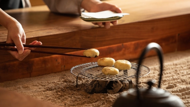 地元蔵の呑み比べが楽しい囲炉裏の地酒Bar