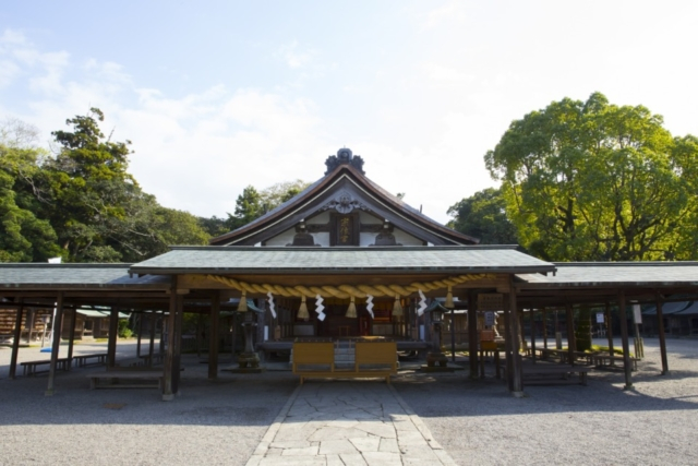 ③ 宗像大社は年間約180万人が参拝する交通安全の神様