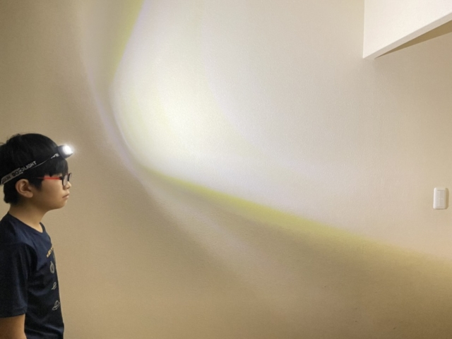 ダイソーの防災グッズ「COBヘッドライト」(税込み110円)