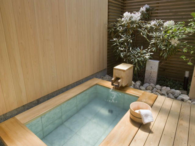 客室で自在にいつでも温泉を独り占め