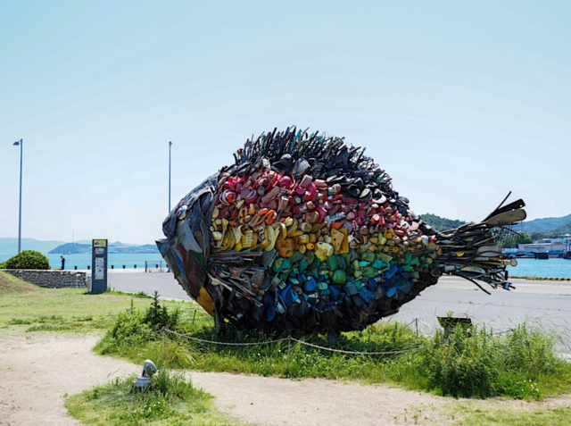 四国や瀬戸内の島々への玄関口、宇野駅周辺のアートをチェック