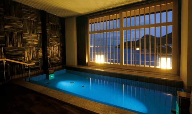 瀬戸内ブルーを堪能する無料の貸切風呂