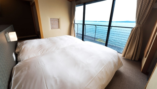 すべての客室から波穏やかな七尾湾を一望