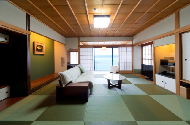 すべての客室から波穏やかな七尾湾を一望