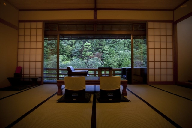 巧みな意匠と庭園美を生かした客室群