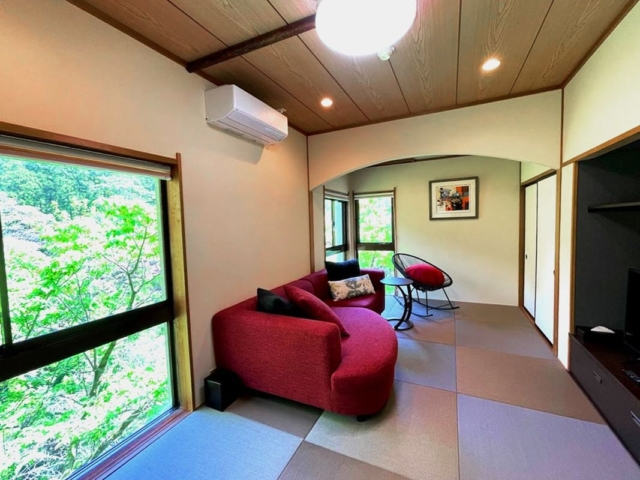 鶴仙渓に臨む全客室が贅沢な2間続き