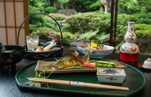 茶の湯の心と感性を映し込む加賀懐石