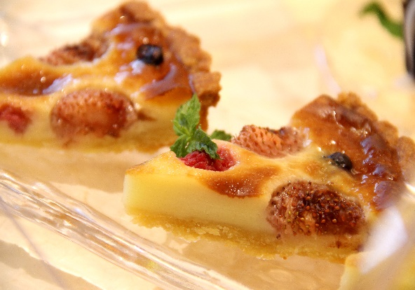 ラウンジの飲み物やスイーツは無料サービス