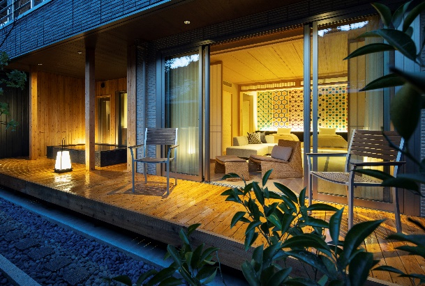 伝統工芸を巧みあしらった清楚な客室群