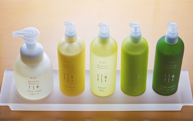 伝統工芸を巧みあしらった清楚な客室群