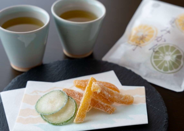 伝統工芸を巧みあしらった清楚な客室群