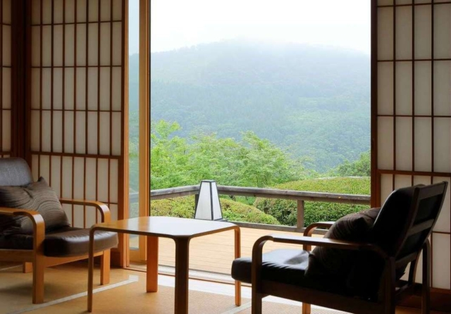 部屋食でのもてなしを重視した客室設計