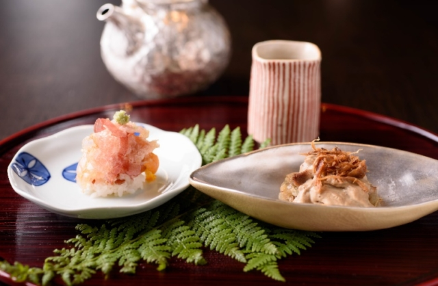 夕食は日本料理または鉄板焼きコースを