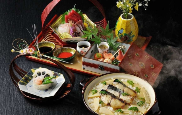 魯山人の思想を映す見事な器と料理の競演