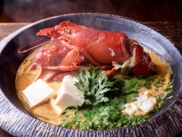 夕食は日本料理または鉄板焼きコースを