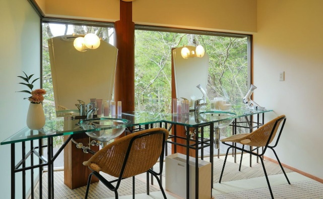 1400年の歴史をもつ名湯をかけ流し貸切風呂で