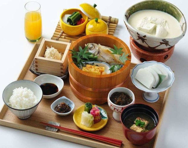 郷土の恵みを心尽くしの会席料理で