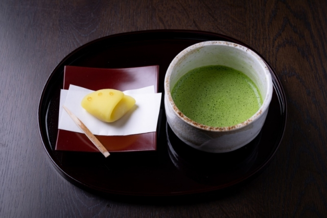 夕食は日本料理または鉄板焼きコースを