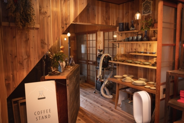 本を通じて人とつながるおしゃれカフェ「DONGREE BOOKS & STORY CAFÉ」(湖南市)