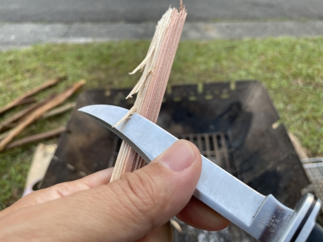 そのほか必須&あると便利な道具 〈ナイフ/着火剤/ファイアスターター/ライター/うちわ/火消し壺〉