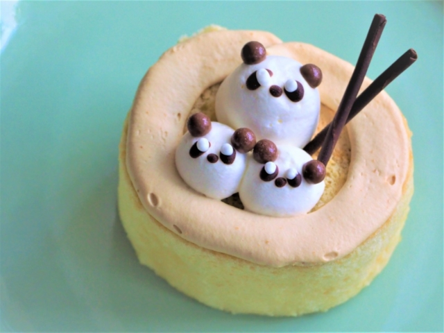 ⑨パンダのロールケーキ【ドルチェフェリーチェ エキュート上野店】