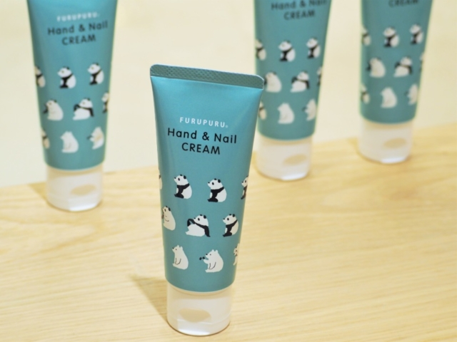 ⑥パンダのマスク、コスメ【シャン・ド・エルブ アトレ上野店】