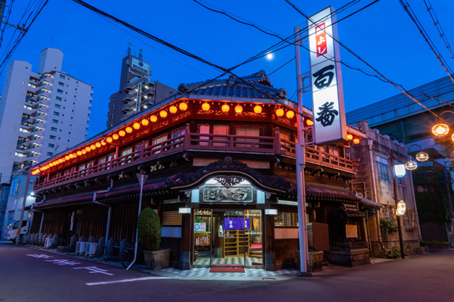 昼夜で異なる表情を見せる鯛よし百番