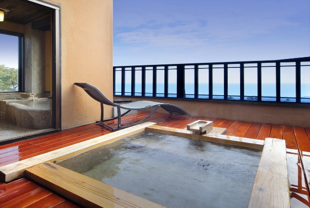 相模湾を望む露天風呂付きの離れ客室