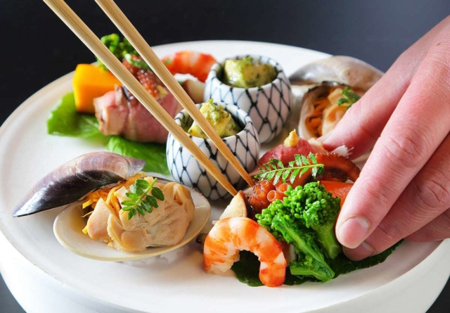 伊豆の美味をうち山スタイルの懐石料理で