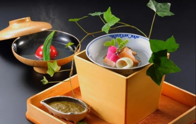 伊豆の美味をうち山スタイルの懐石料理で