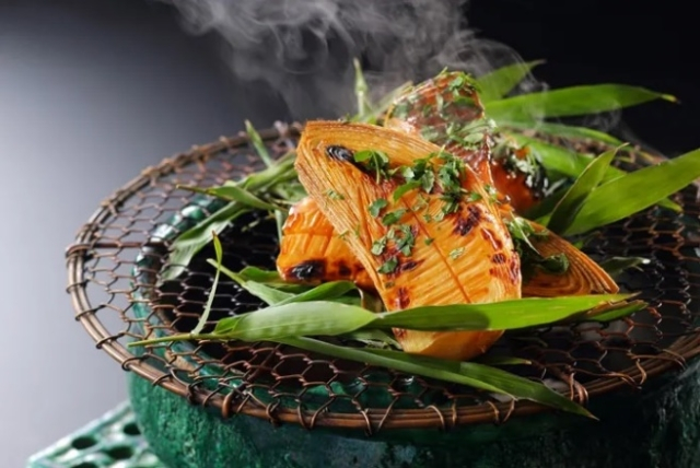 伊豆の美味をうち山スタイルの懐石料理で