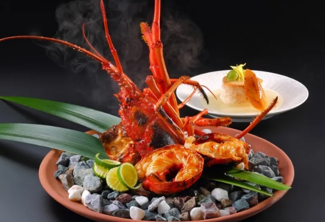 伊豆の美味をうち山スタイルの懐石料理で