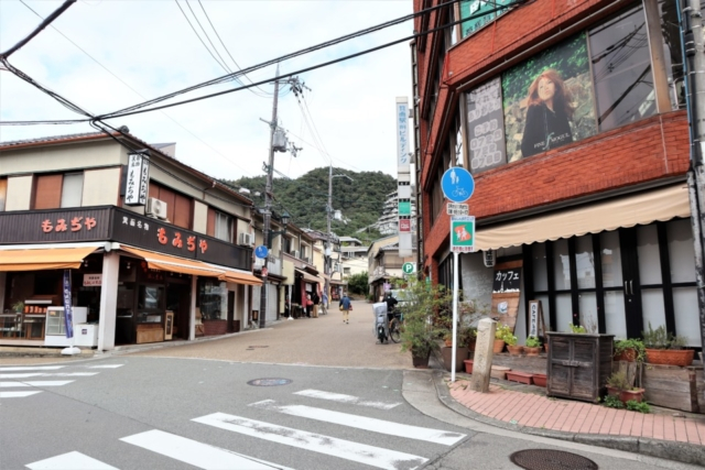 箕面のおでかけ散歩プラン③ 名物のもみじの天ぷらをパクリ