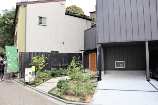 箕面のおでかけ散歩プラン③ 名物のもみじの天ぷらをパクリ