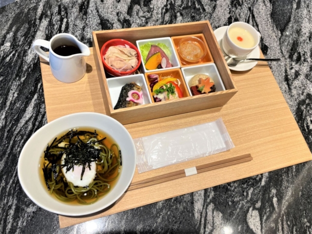 カフェラウンジとコワーキングスペース