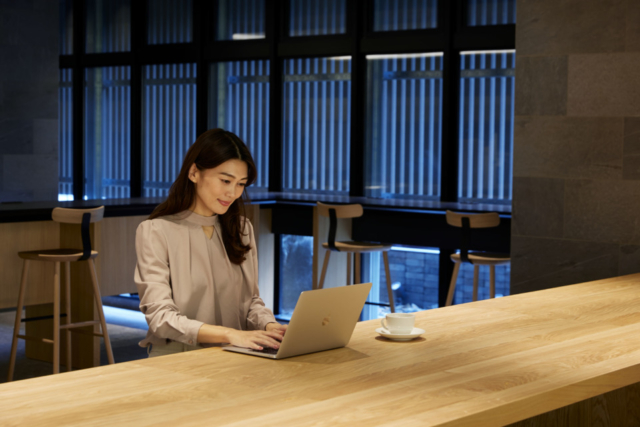 カフェラウンジとコワーキングスペース