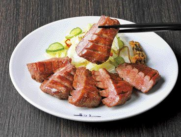 炭火で焼き上げるプリプリの牛たん「利久 仙台駅店」