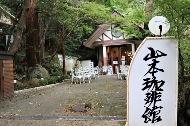 箕面のおでかけ散歩プラン⑦ 箕面大滝は有名な紅葉スポット