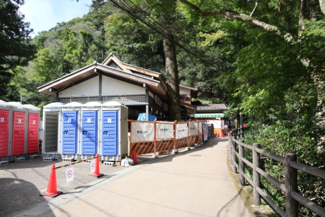 箕面のおでかけ散歩プラン⑦ 箕面大滝は有名な紅葉スポット