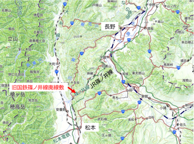 【漆久保トンネル】(長野県安曇野市) 旧篠ノ井線の廃線跡。グラデーションのように美しい煉瓦のトンネルを抜けると広がる北アルプスの絶景!