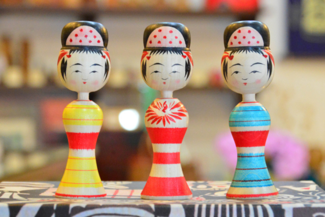 創作こけしや童画の雑貨が人気「高亀こけし店」