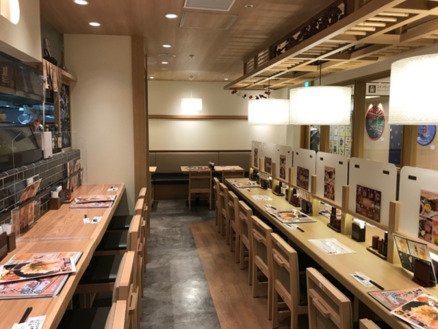 炭火で焼き上げるプリプリの牛たん「利久 仙台駅店」