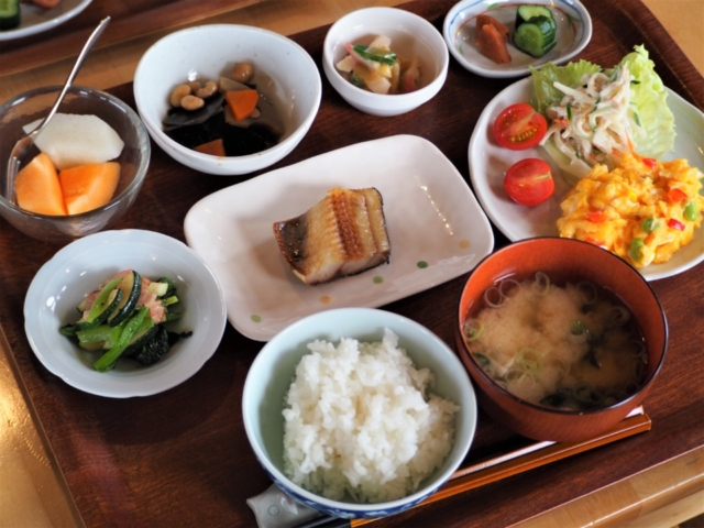 浜中の魚介類いっぱいのコース料理!「ペンションポーチ」でお好みワインと合わせてどうぞ