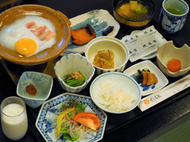 名物の”カキたまりやき”が絶品!「旅館くりもと」