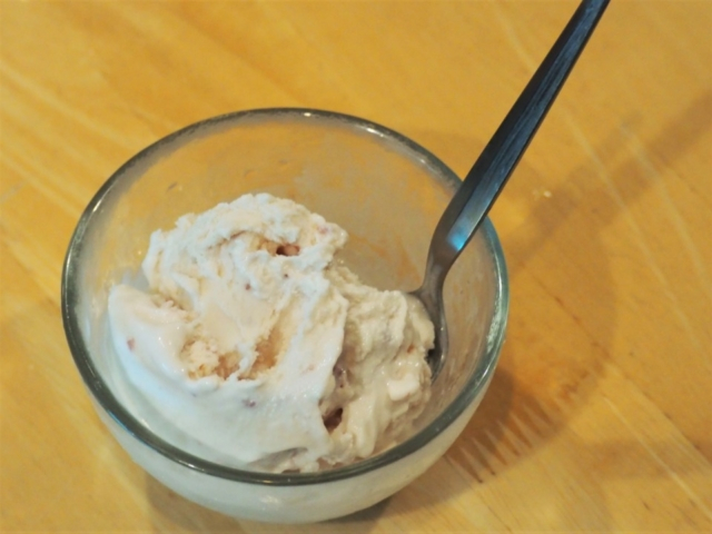 浜中限定!ハーゲンダッツクオリティの濃厚アイスクリーム!「タカナシ2Lアイス」