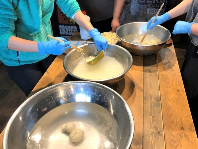 浜中で大切に育てられた牛の牛乳で作るチーズ&ピザ!「グレートフルファーム」