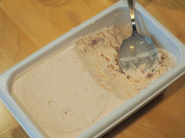 浜中限定!ハーゲンダッツクオリティの濃厚アイスクリーム!「タカナシ2Lアイス」