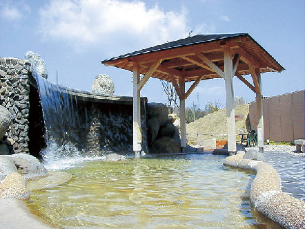 岐阜の道の駅15選⑮ つるつるとした肌触りの天然温泉が自慢「道の駅 桜の郷荘川」