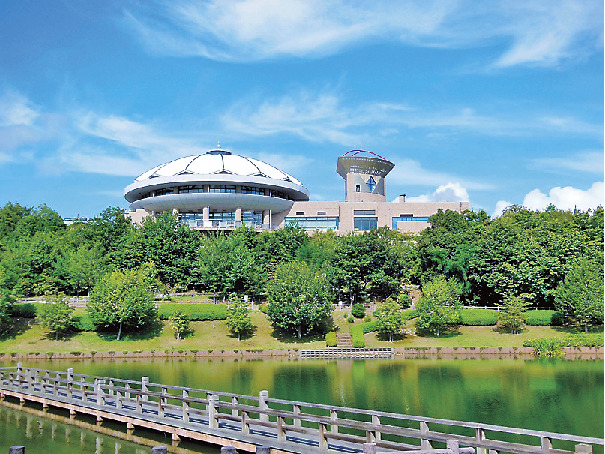 岐阜の道の駅15選⑬ 焼きものの里で陶芸体験!「道の駅 土岐美濃焼街道どんぶり会館」